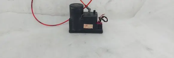 Audi A4 S4 B5 8D Central locking vacuum pump 4A0862257A