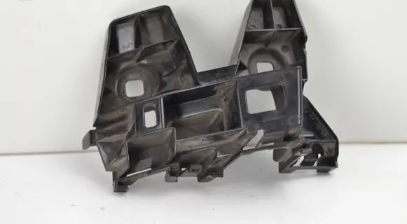 Rear bumper mounting bracket
