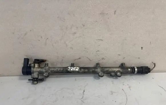 Mercedes-Benz E W210 Fuel main line pipe A6110700095 A6110780149