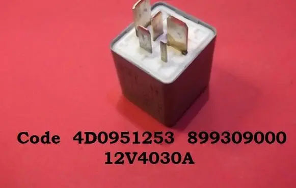Volkswagen Touran I Fuel pump relay 4D0951253 899309000