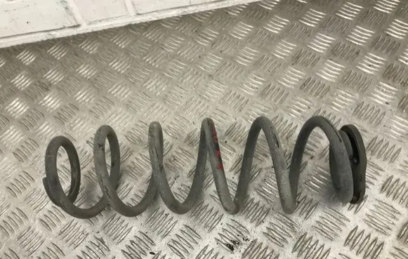 Toyota Prius (XW50) Rear coil spring