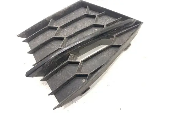 Skoda Superb B8 (3V) Front bumper lower grill 