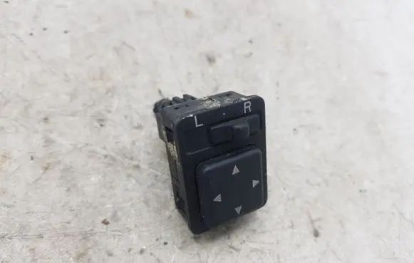 Toyota Avensis T250 Wing mirror switch 8487005020