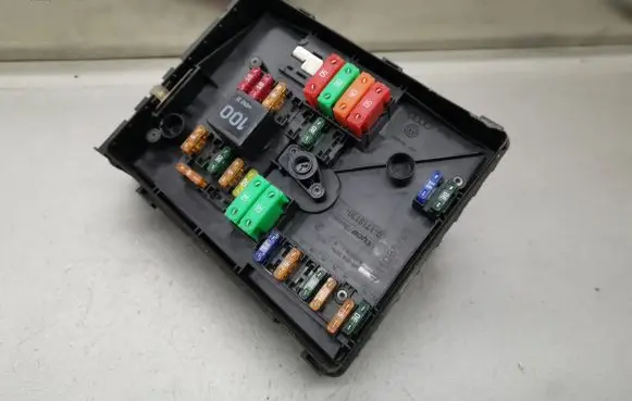 Volkswagen Touran I Fuse module 1K0937125A