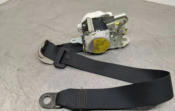 Toyota Avensis T270 Front seatbelt 7P2510P 0538056