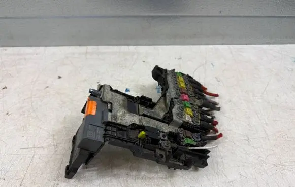 Citroen DS5 Battery control module 9805119780