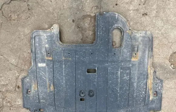 Engine splash shield/under tray