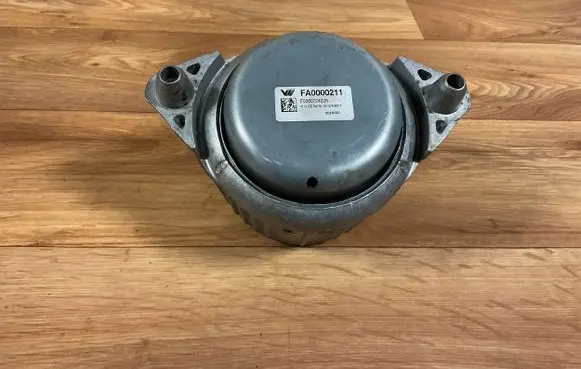 Mercedes-Benz E W212 Engine mount bracket F036072422N FA0000211