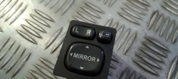 Toyota Avensis T250 Wing mirror switch 183575