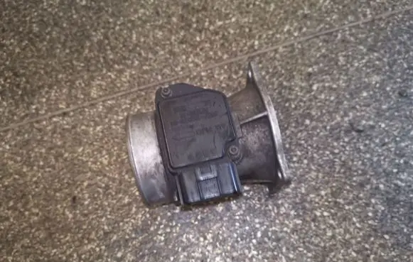 Mazda 626 Mass air flow meter F82F12B579DA