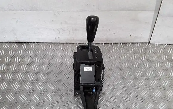 Ford Focus Gear shifter/selector 7M5P7C453FA T2GCA