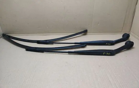 Ford Fusion II Front wiper blade arm