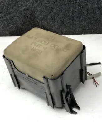 Mercedes-Benz E W212 Central locking vacuum pump A0008000018