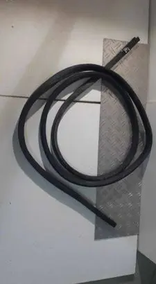 Nissan Leaf II (ZE1) Rubber seal front door (on door) 