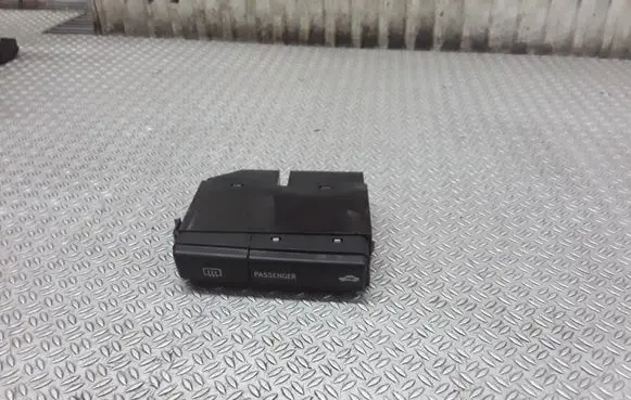 Toyota Avensis T250 Windscreen/window heater switch 8479005130