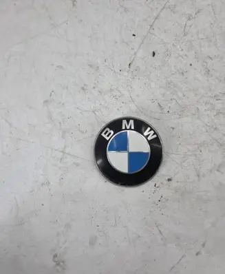 BMW 5 E34 Manufacturer badge logo/emblem 8132375