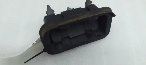 Ford Mustang V Quarter panel pressure vent 4R3363278C26BA