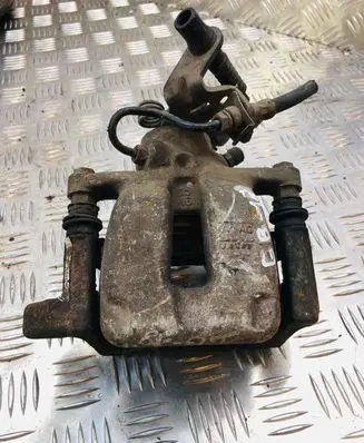 Volkswagen Jetta V Rear brake caliper