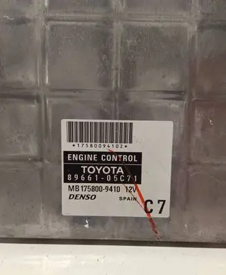 Toyota Avensis T250 Engine control unit/module 8966105C71 MB1758009410 1758009410