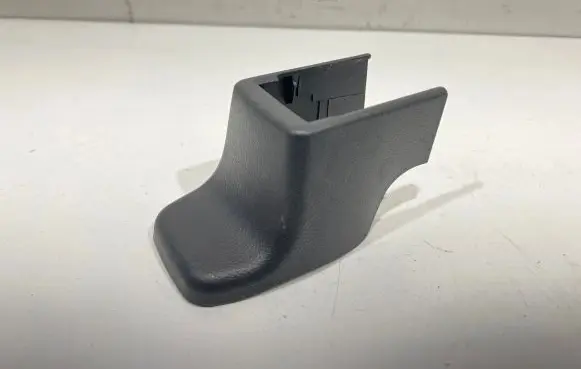 Chevrolet Captiva Front passenger seat rail trim 20923311