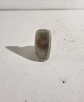 Toyota Yaris Front fender indicator light E130294