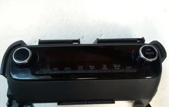 Toyota Yaris XP210 Climate control unit 55900K0260 NE70079