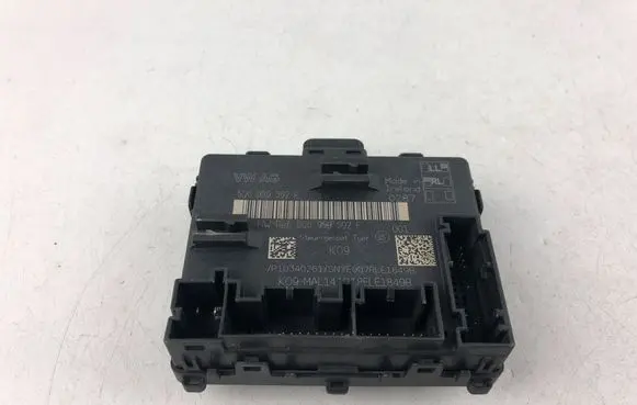 Volkswagen Tiguan Door control unit/module 5Q0959592F