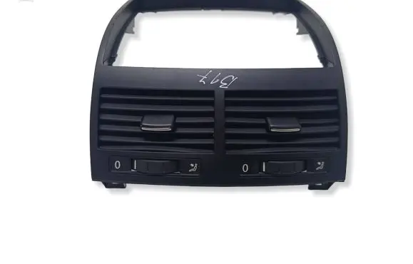 Volkswagen Touareg I Dash center air vent grill 7L6819727AJ