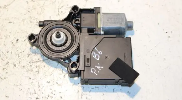 Volkswagen PASSAT B6 Front door window regulator motor 3C095979