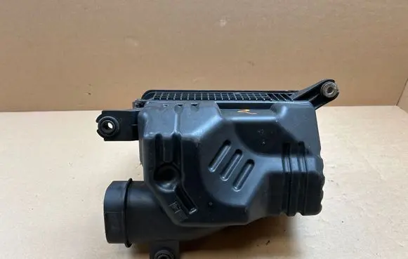 Hyundai i40 Air filter box 281103Z300