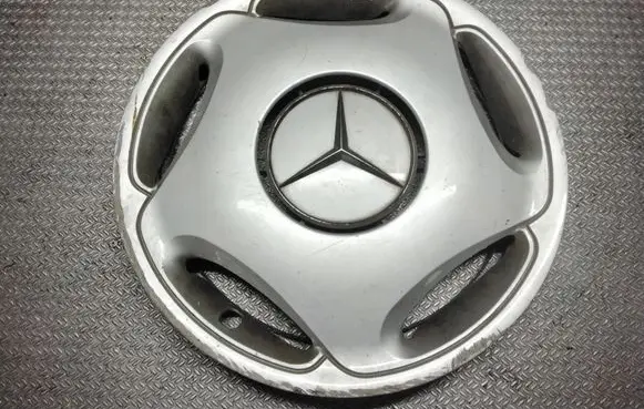 Mercedes-Benz E W210 R15 wheel hub/cap/trim A2104010024