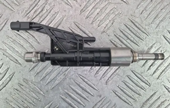 BMW 2 F45 Fuel injector 7639990