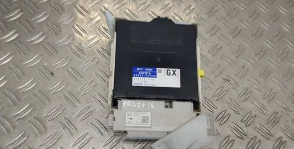 Toyota Prius+ (ZVW40) Fuse module 8922147420