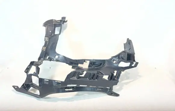 Mercedes-Benz E W213 Front bumper mounting bracket A2138857104