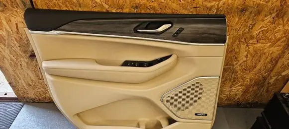 Jeep Grand Cherokee WL Front door card panel trim 8636861 22501A 20223144490