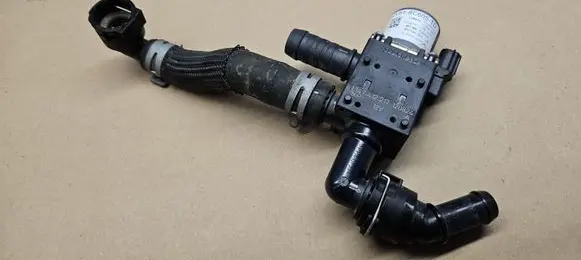 Ford Kuga II Electric auxiliary coolant/water pump CV618C605TD