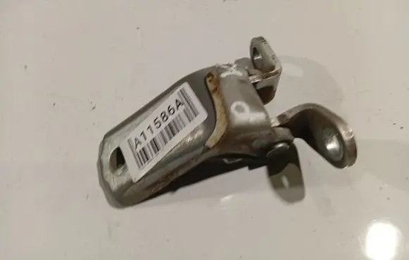 Toyota Avensis T250 Front door upper hinge