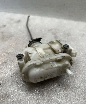 Volkswagen PASSAT B4 Central locking motor 357862153H