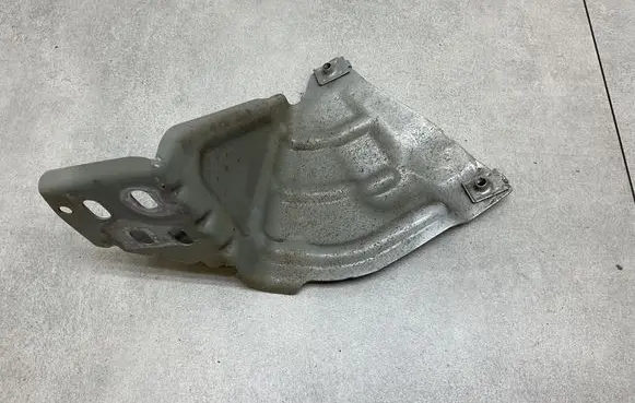 Opel Mokka Fender mounting bracket 95244755