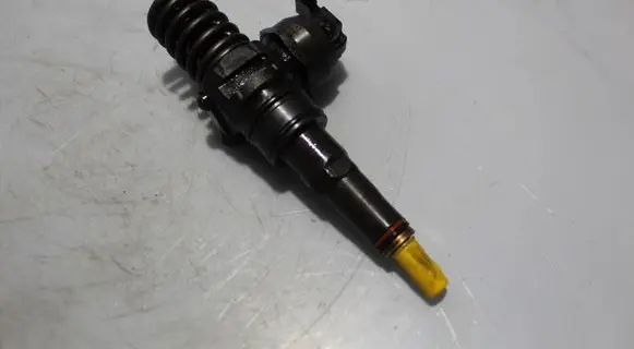 Skoda Octavia Mk2 (1Z) Fuel injector 0414720215