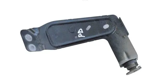 Volvo XC90 Fender mounting bracket