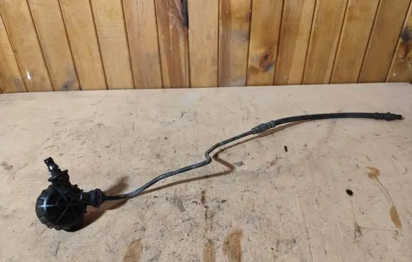 Volkswagen Touran I Clutch pipe/line FM27005F