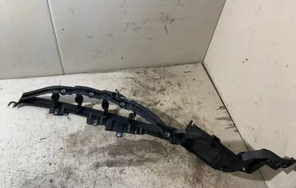 BMW X5M E70 Fender mounting bracket 7157990
