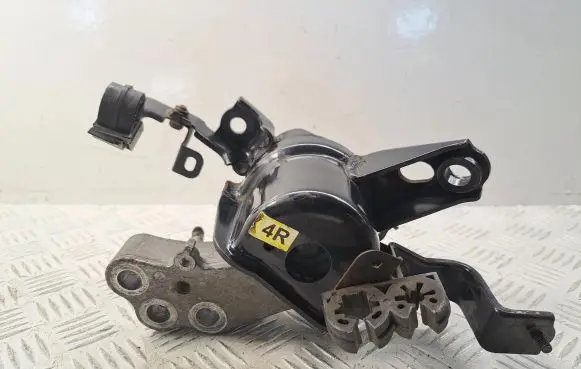 Toyota Avensis T270 Engine mount bracket 123050R020
