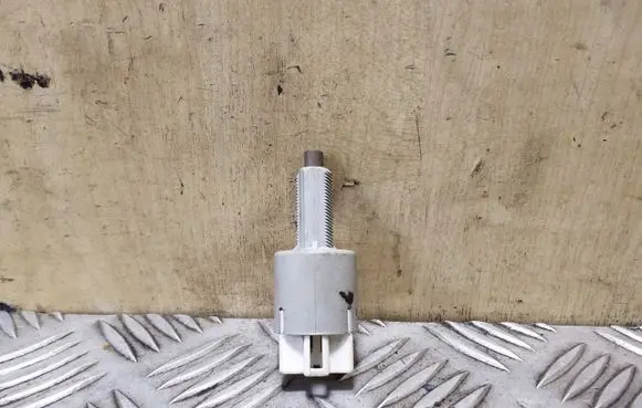 Toyota RAV 4 (XA30) Brake pedal sensor switch