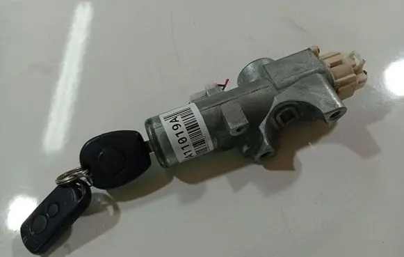 Toyota Avensis T270 Ignition lock 