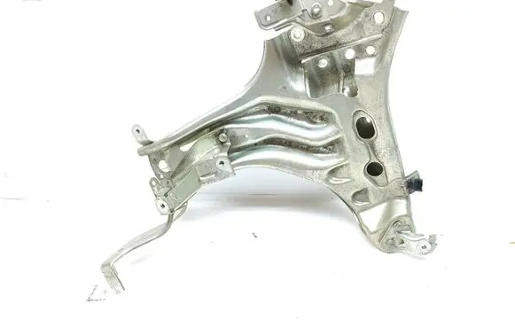 Toyota Auris 150 Other engine bay part