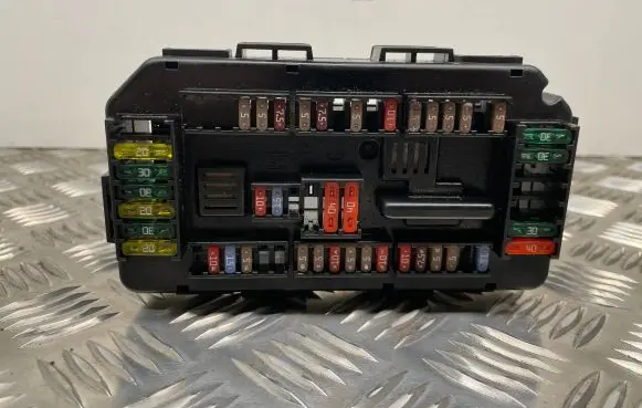 BMW 4 F32 F33 Fuse module 9337879