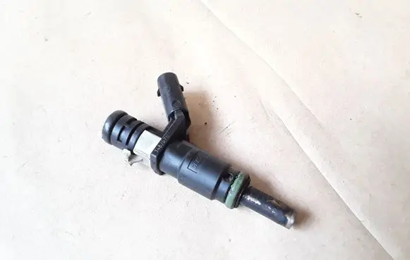 Mercedes-Benz CLS C219 Fuel injector A2720780249