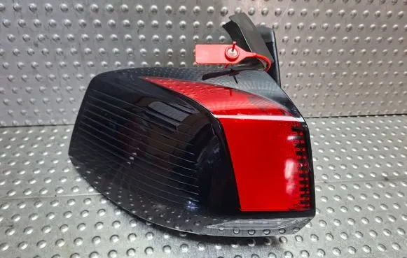 Peugeot 5008 II Rear/tail lights S27624094 9811028080
